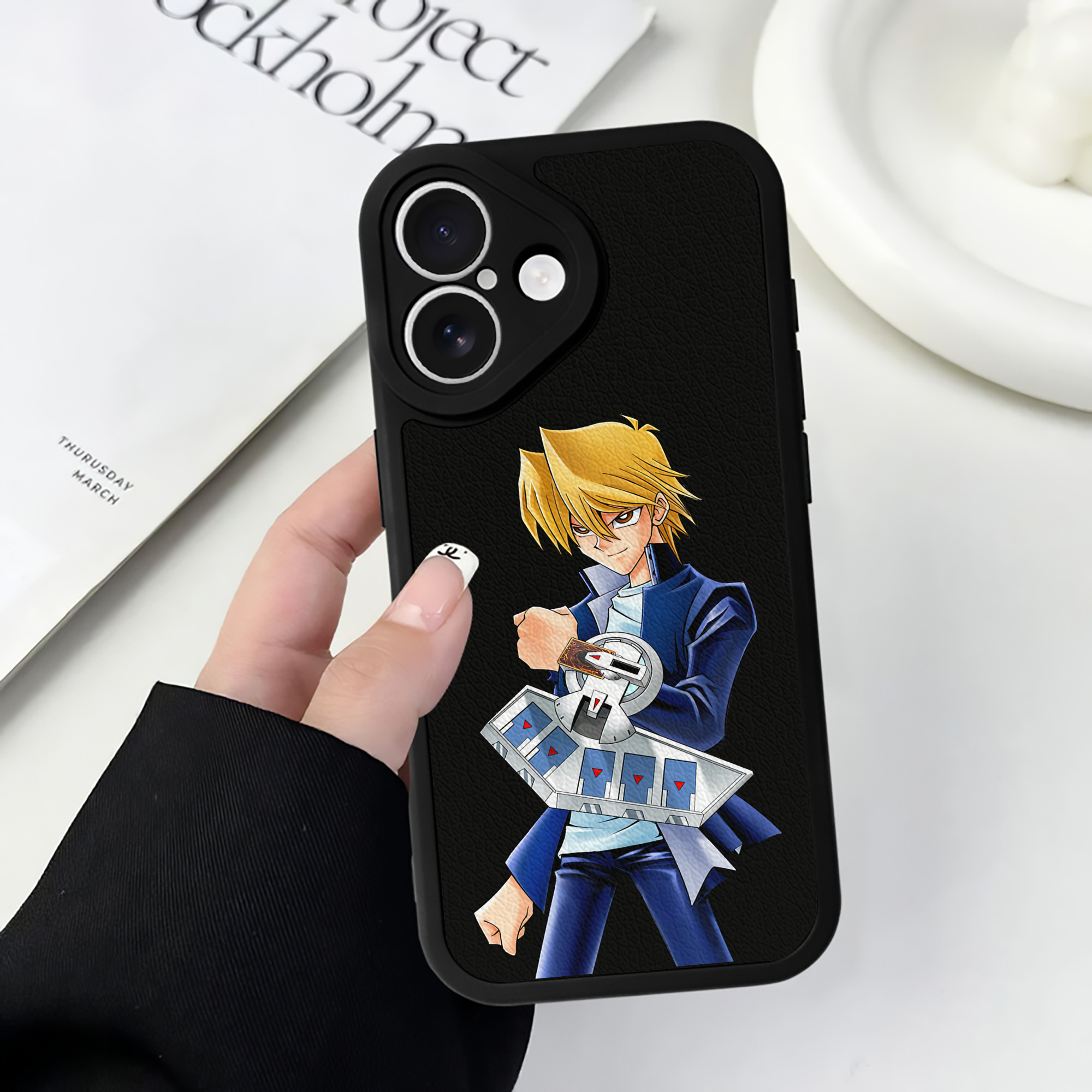 遊☆戯☆王 Yu-Gi-Oh! 【iPhone 16シリーズ対応】シリコンスマホケース（レザー調） 材質：シリコン